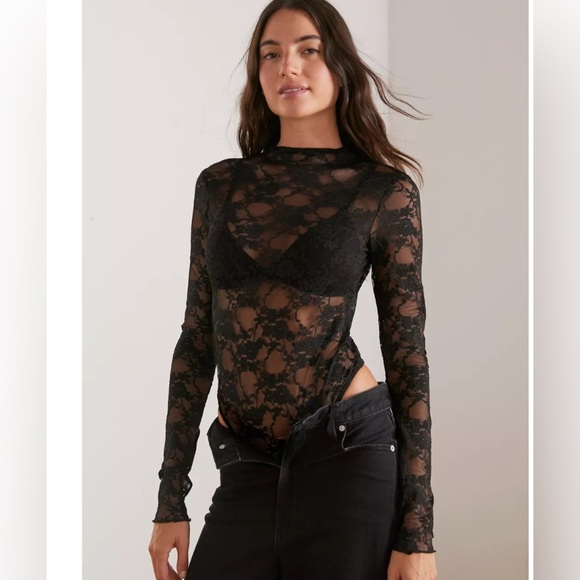 Urban Outfitters Black Lace Open Back Bodysuit - Picture 2 of 3